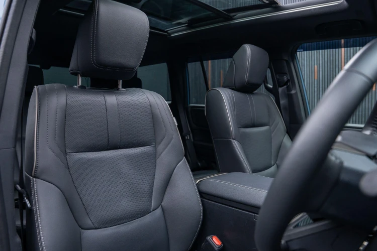Vehicle Image 12