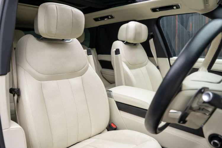 Vehicle Image 12