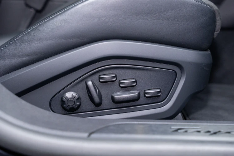 Vehicle Image 33