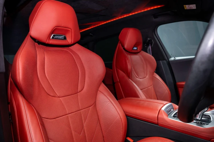 Vehicle Image 12
