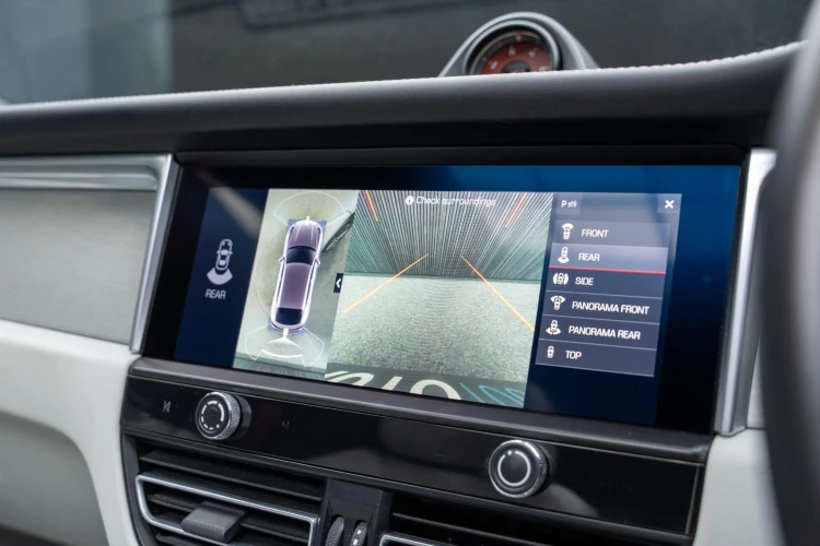 Vehicle Image 10