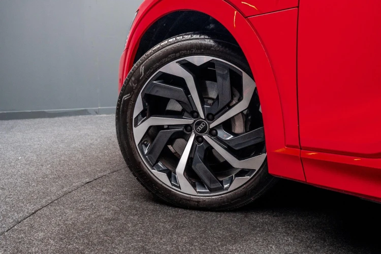 Vehicle Image 13