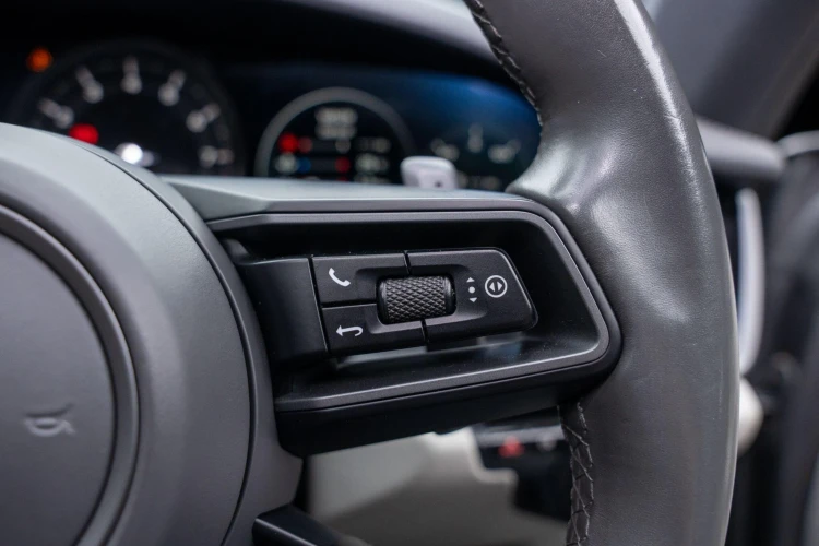 Vehicle Image 36