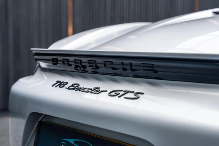 Vehicle Image 25