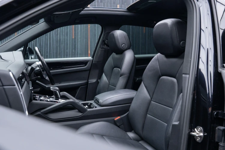 Vehicle Image 38