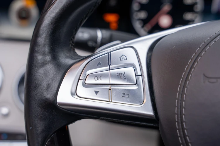 Vehicle Image 30