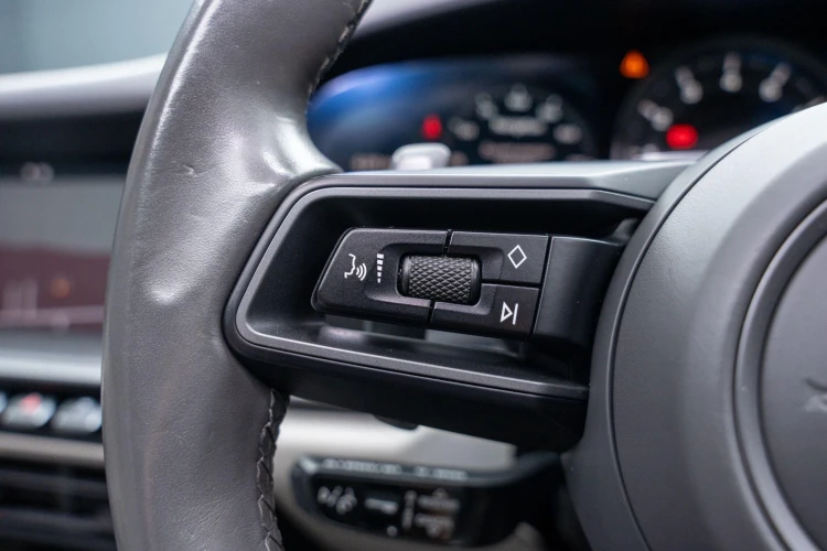 Vehicle Image 32