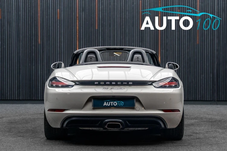 Vehicle Image 23