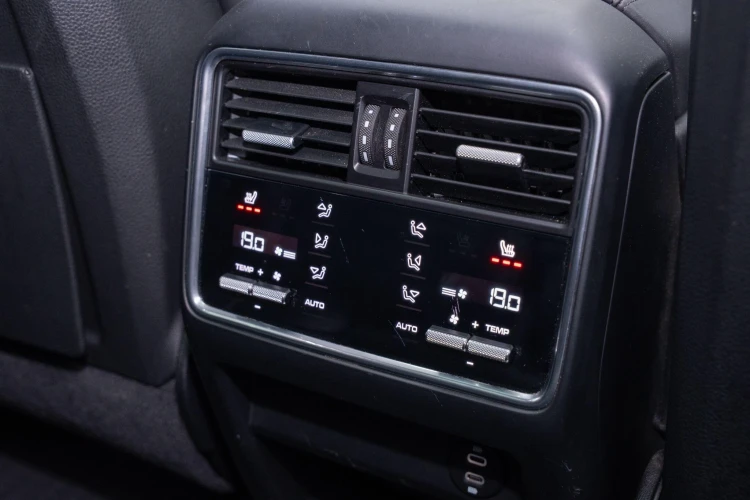 Vehicle Image 40
