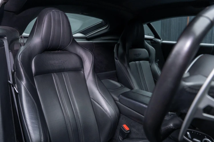 Vehicle Image 12