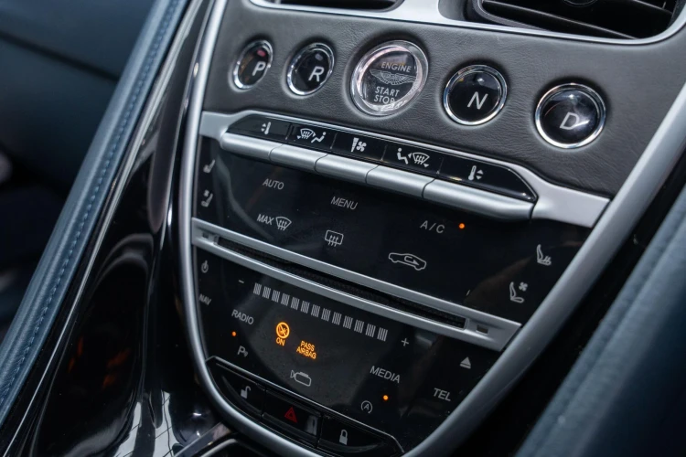 Vehicle Image 16