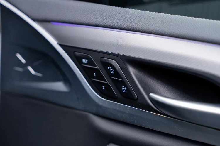 Vehicle Image 30