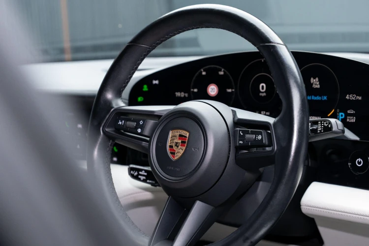 Vehicle Image 35