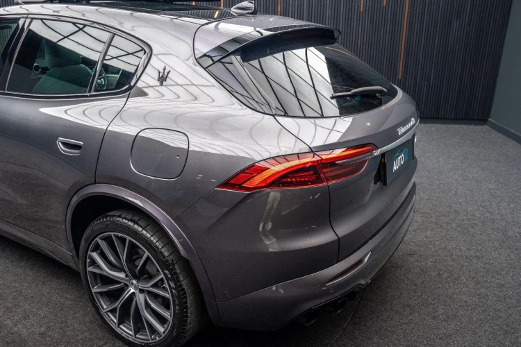 Vehicle Image 15