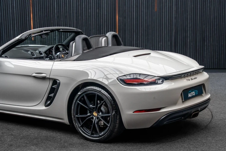 Vehicle Image 21