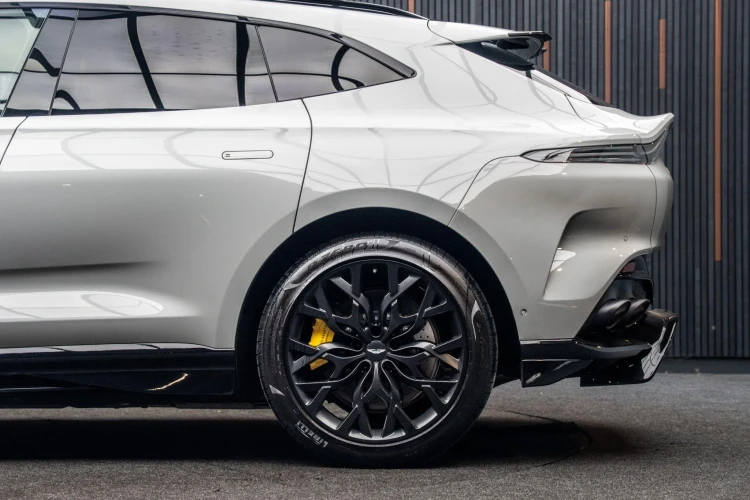 Vehicle Image 15