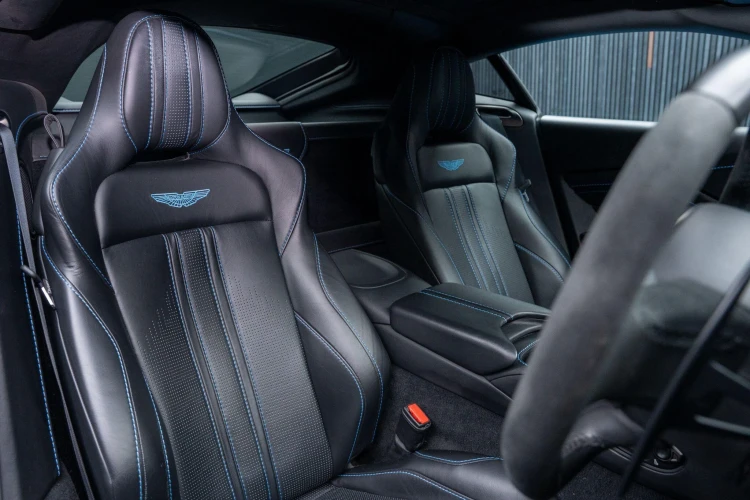 Vehicle Image 12