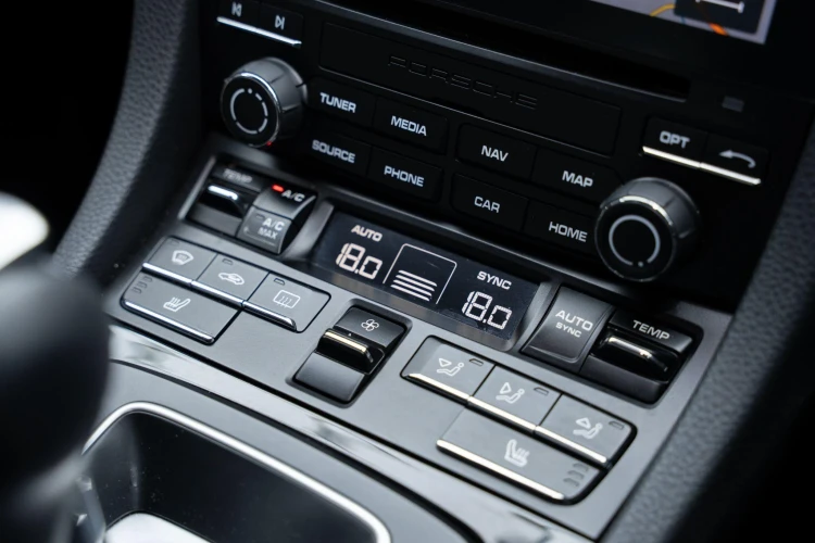 Vehicle Image 18