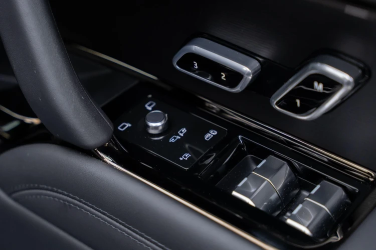 Vehicle Image 32