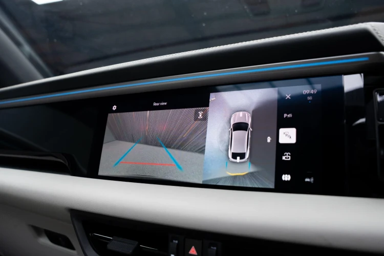 Vehicle Image 8