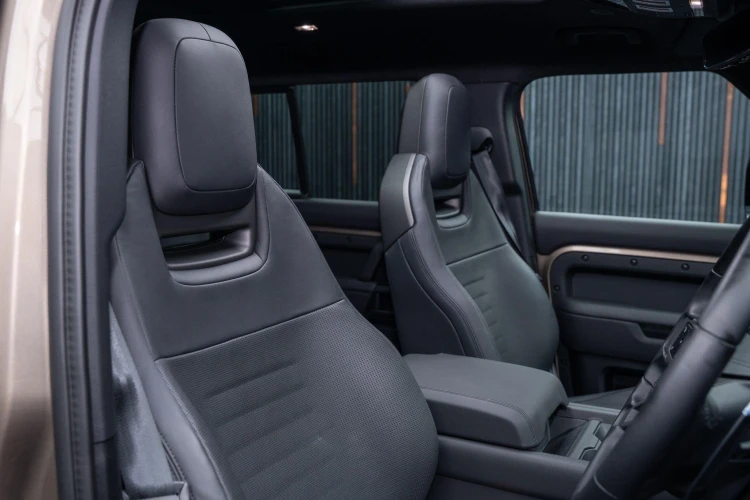 Vehicle Image 12