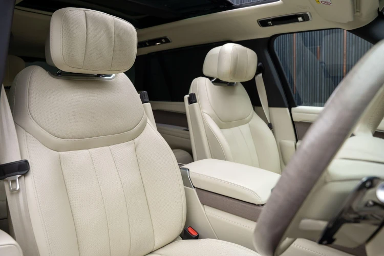 Vehicle Image 12