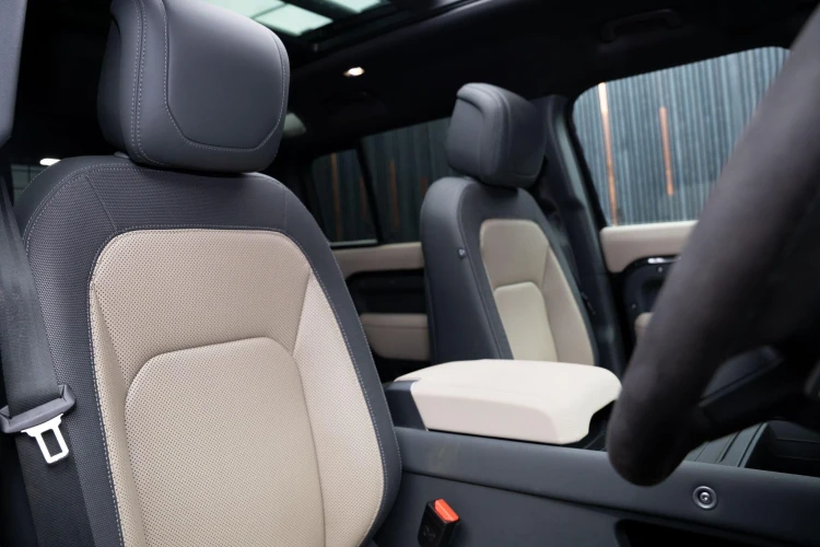 Vehicle Image 12