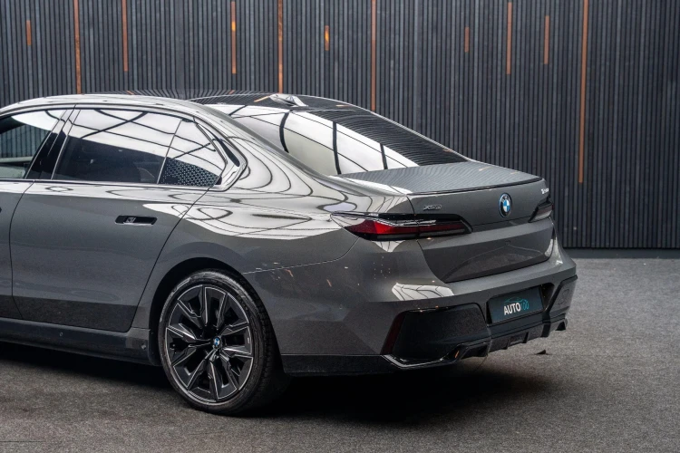 Vehicle Image 19