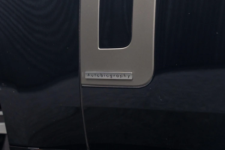 Vehicle Image 25