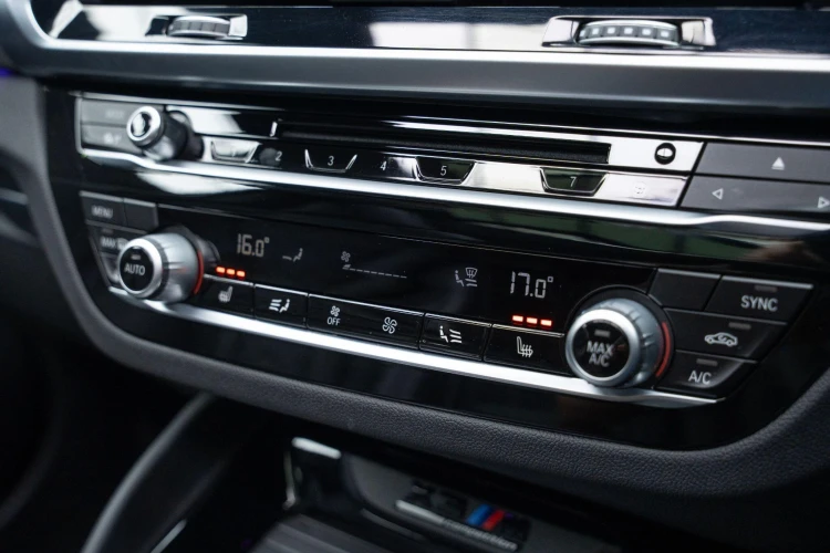 Vehicle Image 10