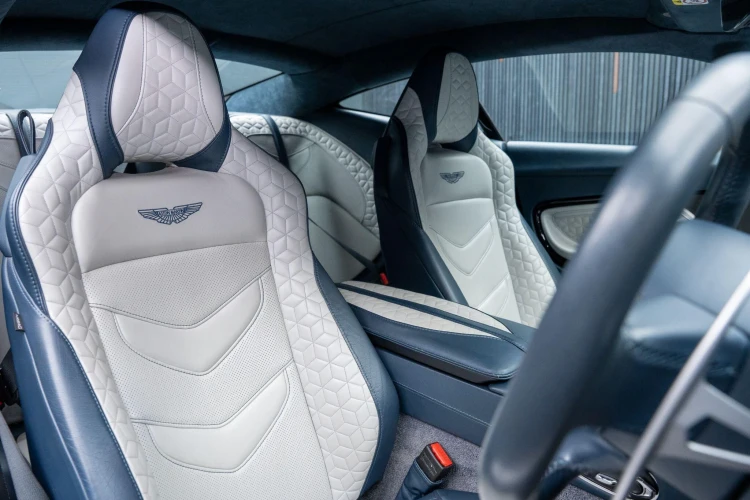 Vehicle Image 12