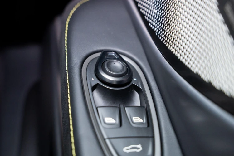 Vehicle Image 36