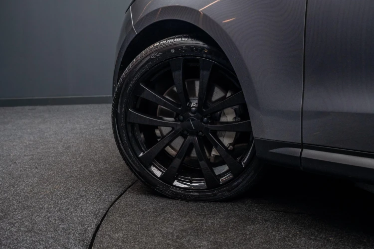 Vehicle Image 13
