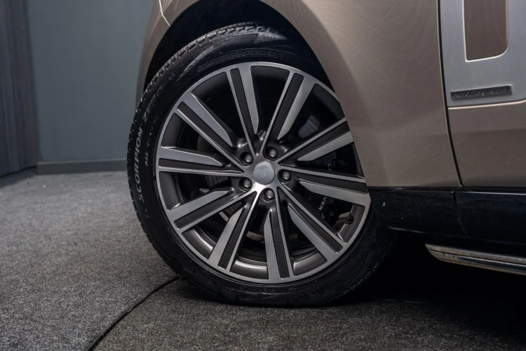 Vehicle Image 13