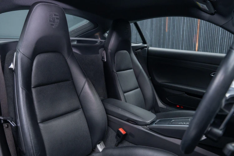 Vehicle Image 12