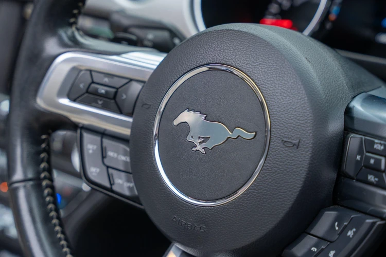 Vehicle Image 32