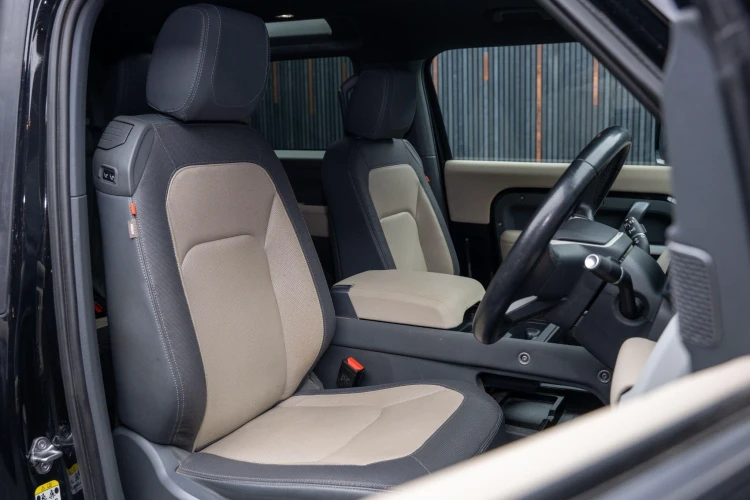 Vehicle Image 12