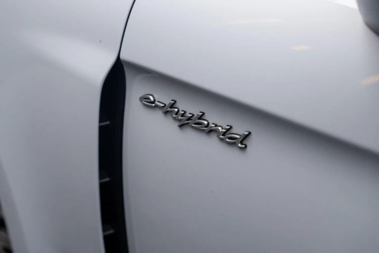 Vehicle Image 25