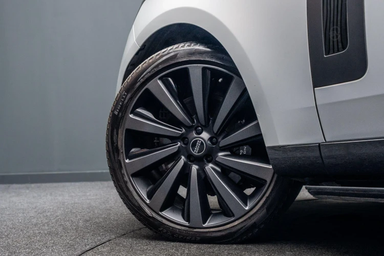 Vehicle Image 13