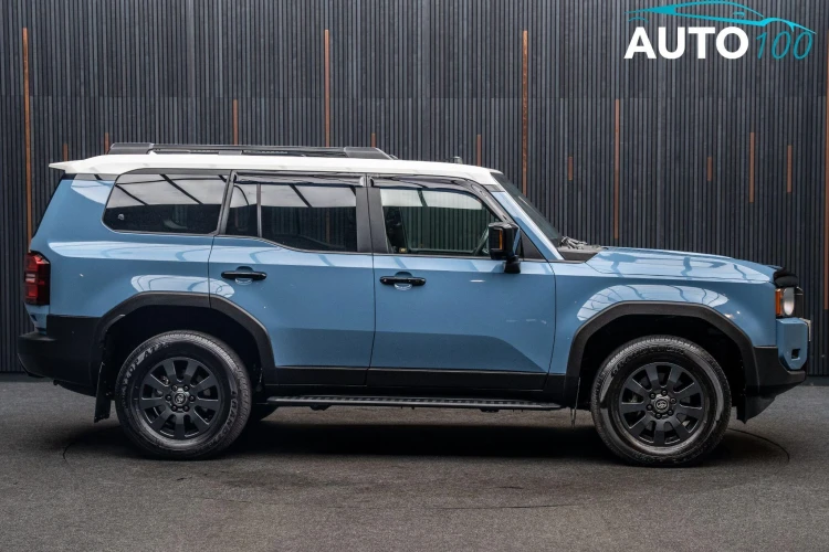 Vehicle Image 11