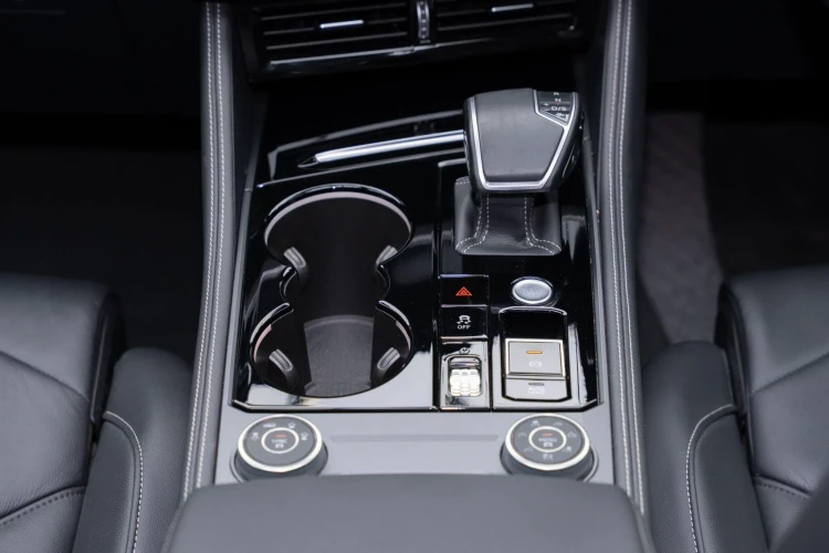 Vehicle Image 38