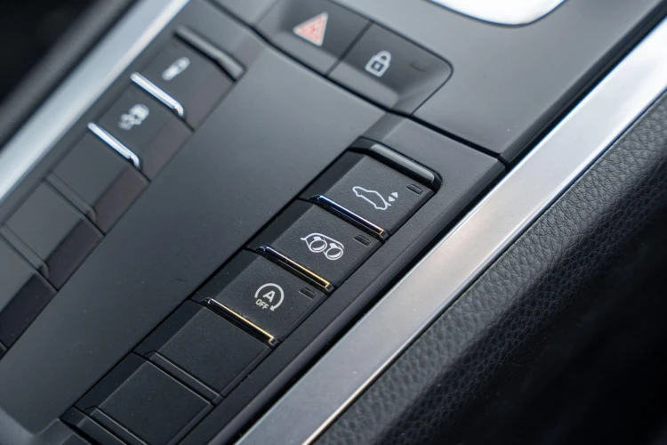 Vehicle Image 22