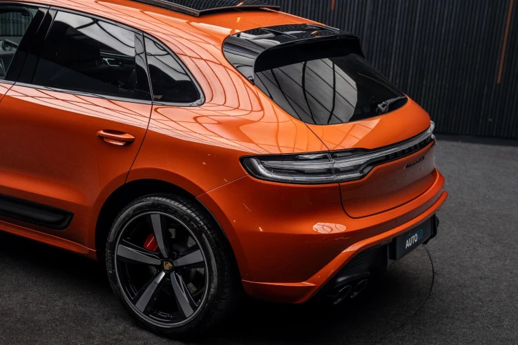 Vehicle Image 9