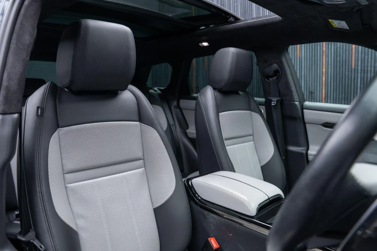 Vehicle Image 12