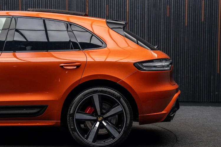 Vehicle Image 11