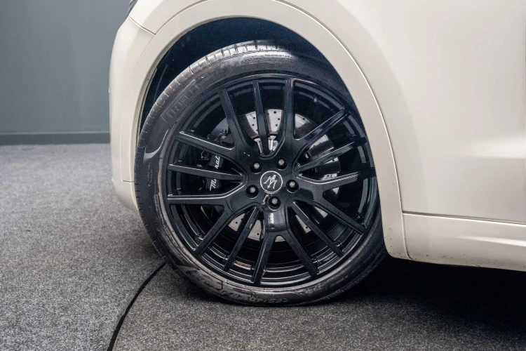 Vehicle Image 13