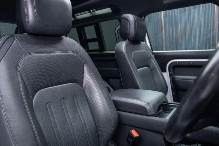 Vehicle Image 12