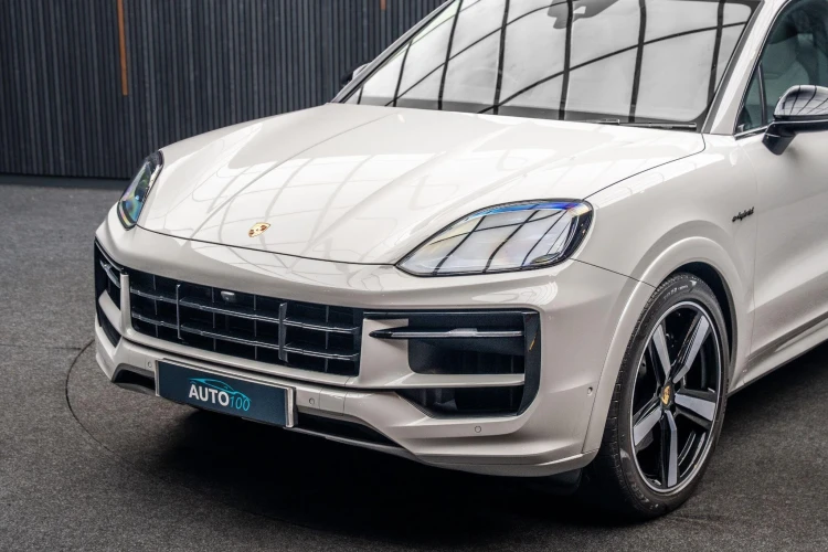 Vehicle Image 21