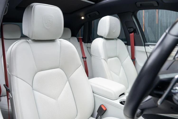 Vehicle Image 12