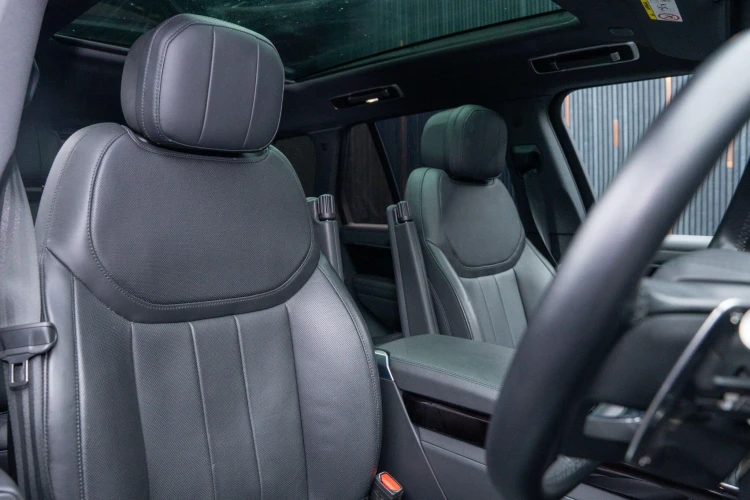 Vehicle Image 12
